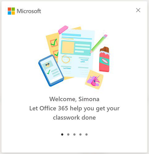 Abbildung von Dokumenten, einem Smartphone, Bleistift, Radiergummi und Schokoriegel mit dem Text: „Willkommen am IH Manchester, Simona. Office 365 hilft Ihnen bei Ihren Hausaufgaben.“ Microsoft-Logo oben.