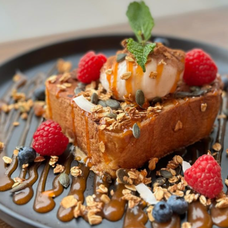 H A M P T O N  & V O Ú I S