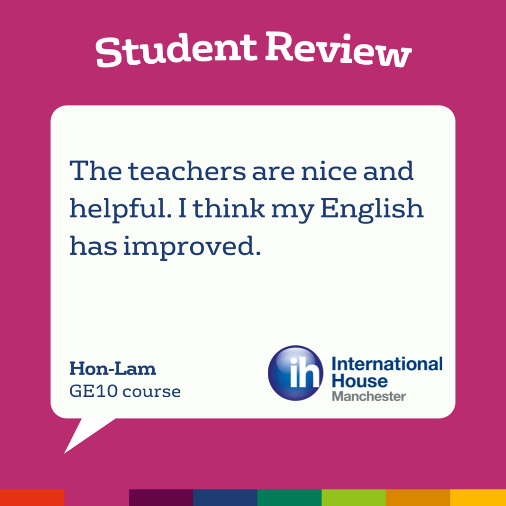 Una recensione di uno studente afferma: "Gli insegnanti sono gentili e disponibili. Penso che il mio inglese sia migliorato". Contiene recensioni degli studenti, il logo di International House Manchester e dettagli del corso.